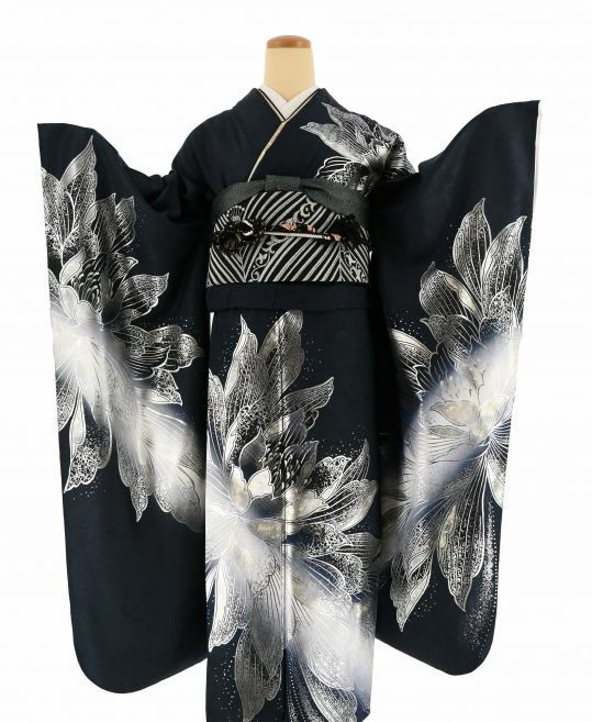 成人式振袖[シンプル]黒に近いくすんだ濃紺に銀の牡丹[身長177cmまで]No.1094